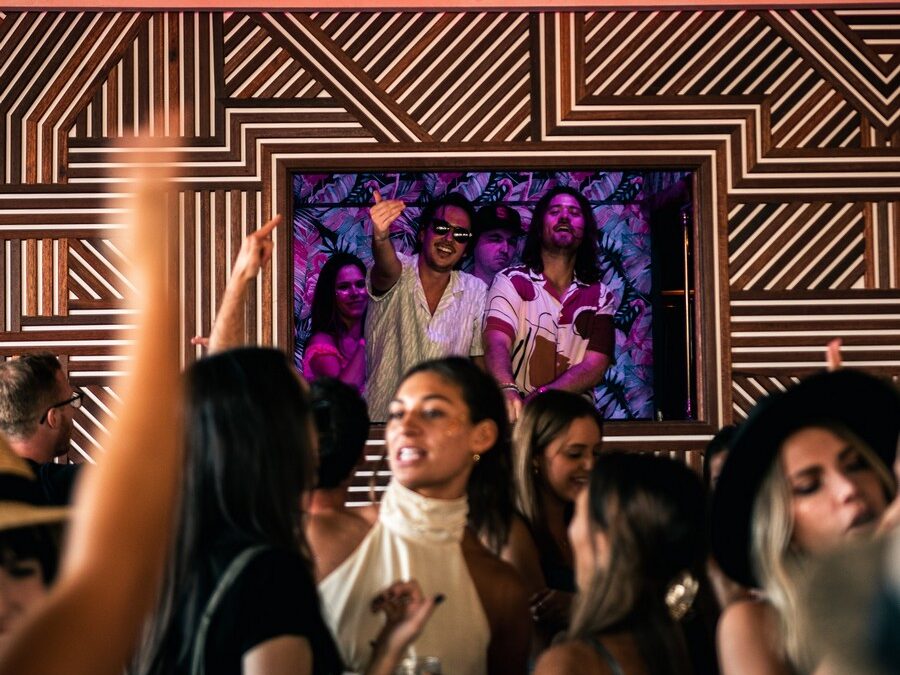 San Diego Thursday Nightlife: Your Ultimate Midweek Escape at Flamingo Deck